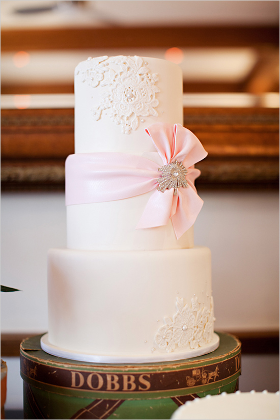 classicwhiteweddingcake